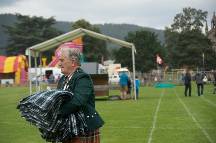 Man carrying kilts